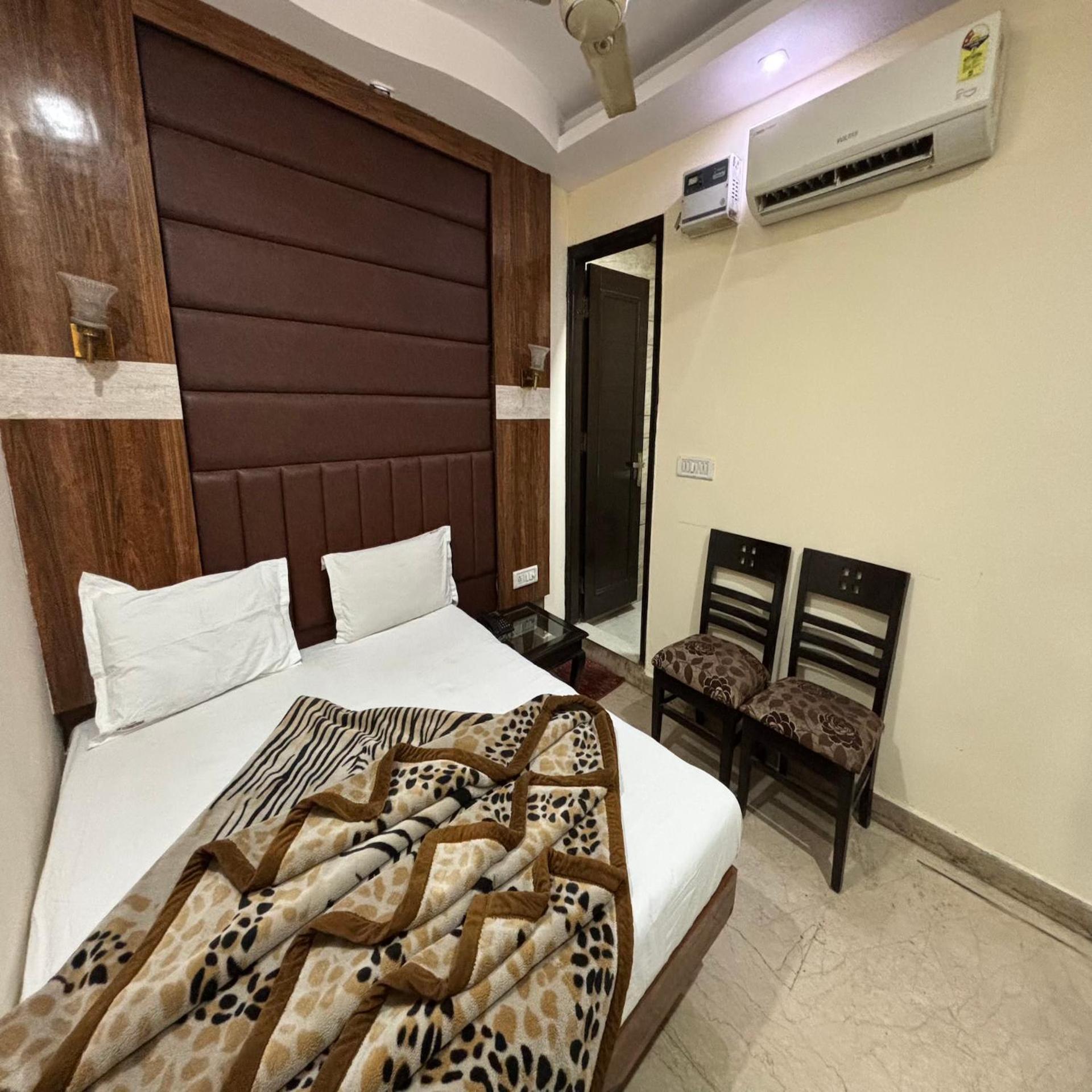 Hotel Pk International Near By New Delhi Station I Couple Friendly Værelse billede